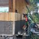 Kepedulian Terhadap Keamanan Lingkungan, Babinsa Bersama Warga Kerja Bakti Bangun Pos Kamling