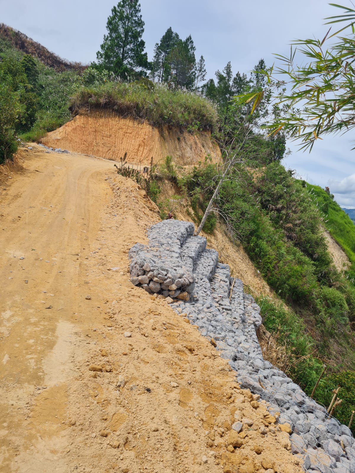 Di Lembah Pedalaman Desa Reje Guru, Satgas TMMD Sukses Wujudkan Akses Masyarakat