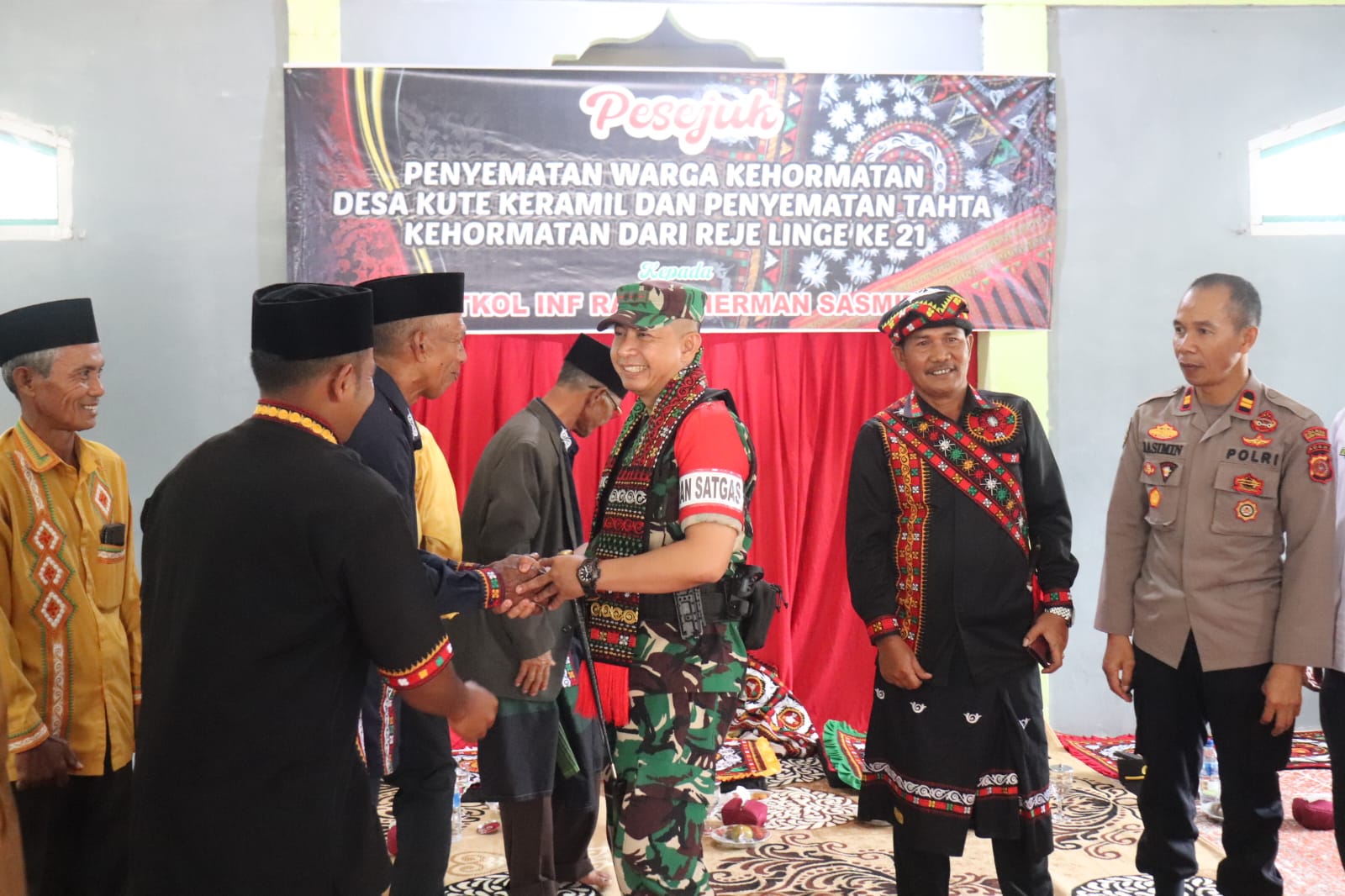 Hari Bersejarah, Dandim Aceh 0106 Tengah Terima Gelar Warga Kehormatan Gayo dan Tahta Adat Linge