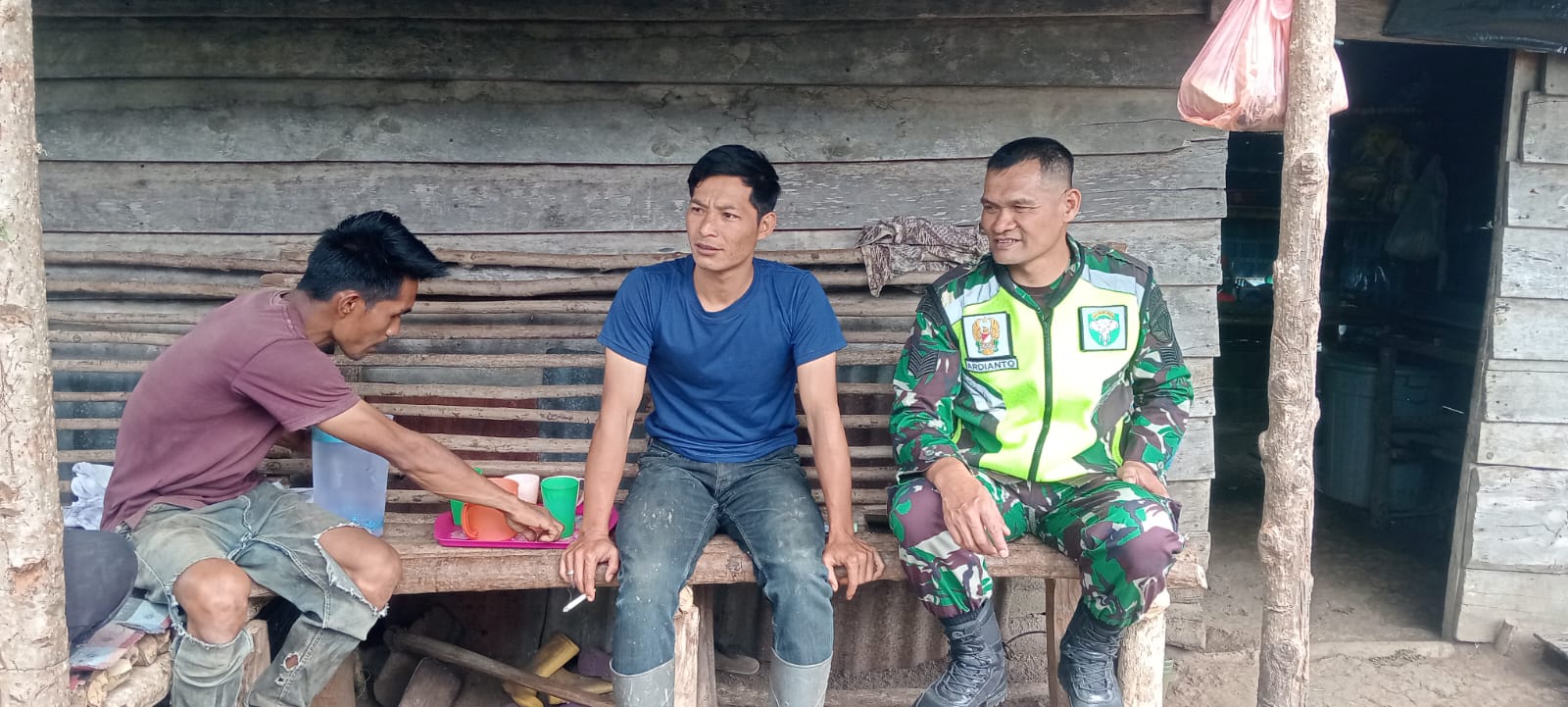 Komsos Bersama Petani, Babinsa Berikan Motivasi Wujudkan Ketahanan Pangan