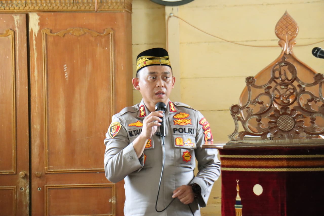 Safari Jum’at di Kampung Jamat, Kapolres Aceh Tengah Ajak Perkuat Silaturahmi dan Pengawasan Anak dari Kejahatan