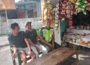 Komsos Bersama Masyarakat, Babinsa Cek Daya Beli Terhadap Sembako
