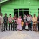Buk Kasmawati Warga Desa Rutih Tak Kuasa Menahan Tangisan Di Saat Penyerahan Kunci RTLH Program TMMD Reguler 2025