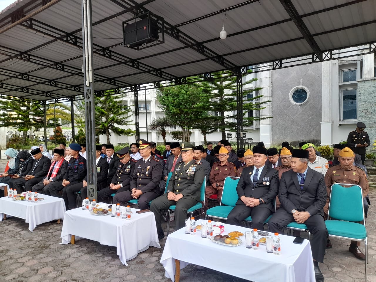 Anggota Kodim 0119/BM Ikuti Upacara Hari Pahlawan Dengan Khidmat Di Lapangan Setdakab Bener Meriah