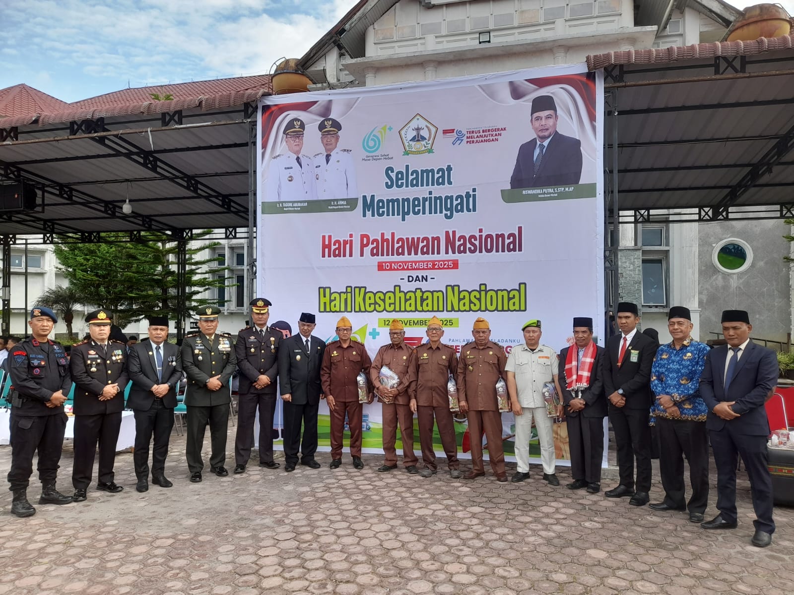 Dandim,0119/BM  Yang Mewakili Ikuti Upacara Hari Pahlawan Di Lapangan Setdakab Bener Meriah