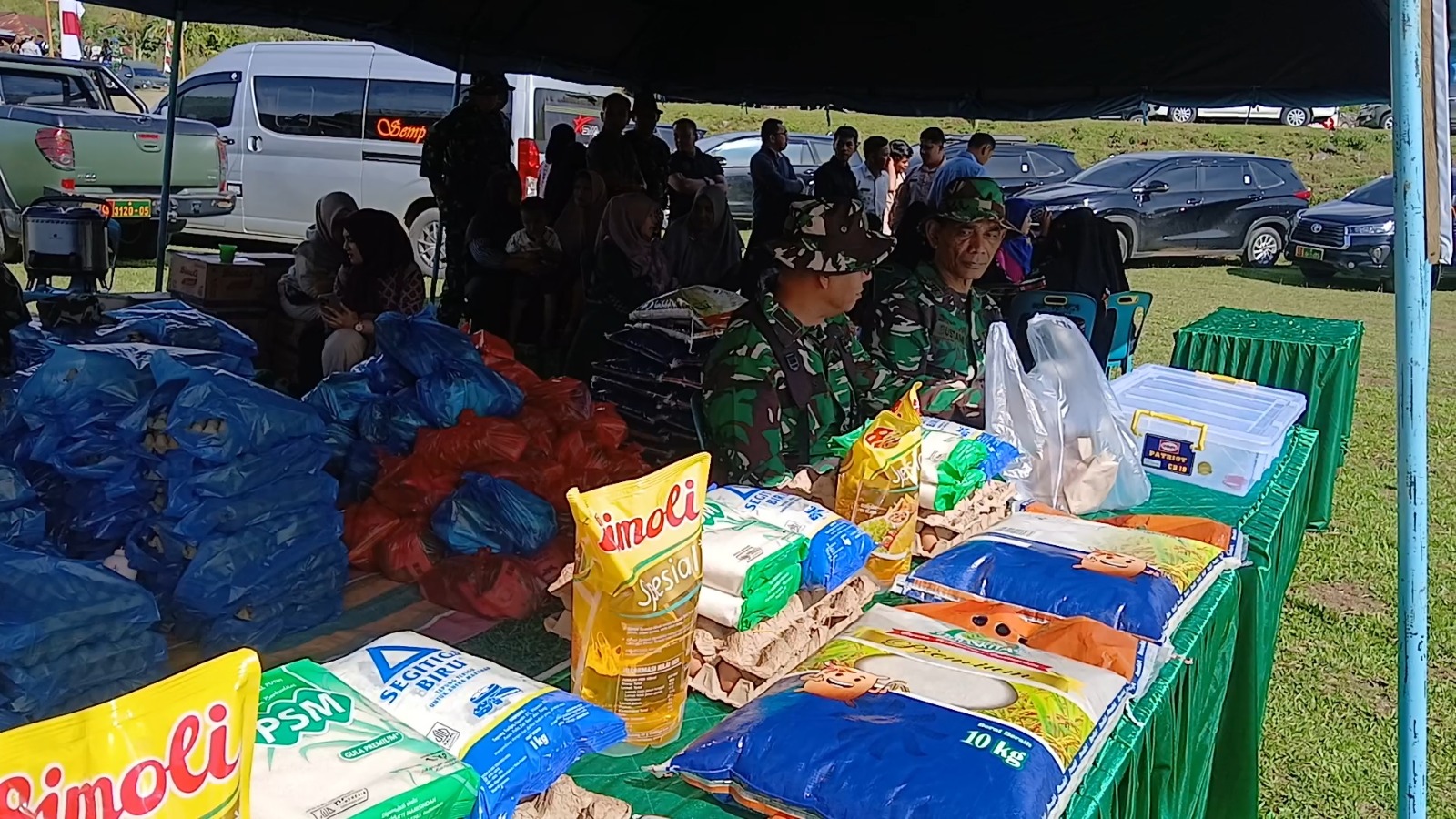 Lapangan Hijau Kute Riyem Di padati,warga.Menyerbu Pasar Murah Di Hari Penutupan TMMD reguler ke 126