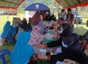 Anggota Satgas TMMD ke-126 Gelar Pengobatan dan Pengecekan Kesehatan Bagi Warga