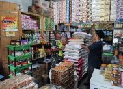 Cek Langsung Ke Pedagang, Upaya Koramil 04/PRG Menjaga Stabilitas Harga Sembako Di Wilayah Teritorialnya