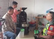 Dukung UMKM, Babinsa Berikan Motivasi kepada Pelaku Jasa Roasting Kopi Gayo