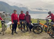 Dekat dengan Masyarakat, Polisi Pariwisata Polres Aceh Tengah Gelar Patroli Bersepeda di Kawasan Wisata