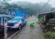Hujan Deras Bukan Halangan, Satlantas Polres Aceh Tengah Bergerak Cepat Tangani Banjir dan Kelancaran Arus