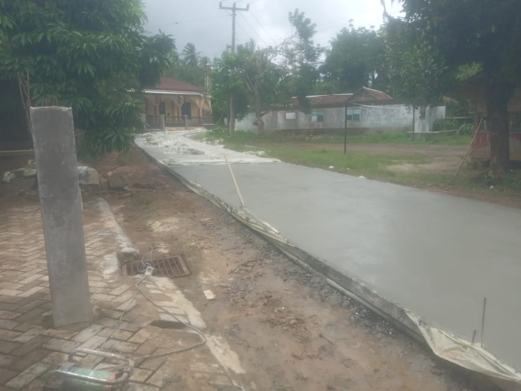 Pembangunan Proyek Jalan Rabat Beton di Desa Banjarsari