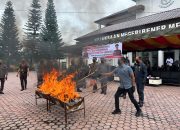 Polres Bener Meriah Hadiri Pemusnahan Barang Bukti di Halaman Kantor Kejaksaan Negeri Bener Meriah