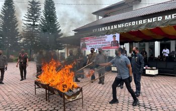 Polres Bener Meriah Hadiri Pemusnahan Barang Bukti di Halaman Kantor Kejaksaan Negeri Bener Meriah