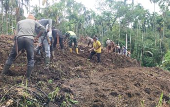 Babinsa Bersama Warga Gotong Royong Siapkan Lahan Ketahanan Pangan Tingkat Desa