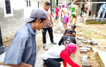 Pembangunan Paving Blok di Desa Sangiangtanjung Masi Tahap Proses Pembangunan Paving Blok di Desa Sangiangtanjung Masi Tahap Proses