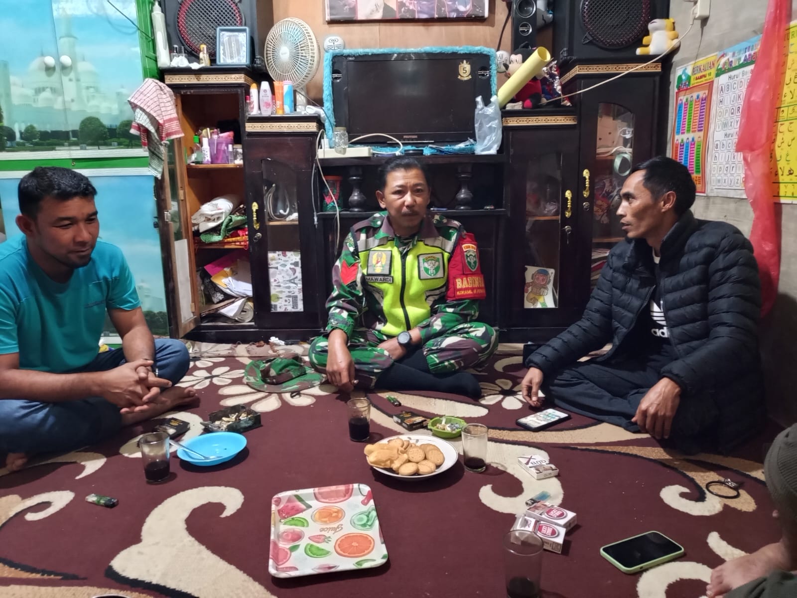 Bina Wilayah Binaan, Babinsa Kopka Mawardi Laksanakan Komsos Bersama Warga