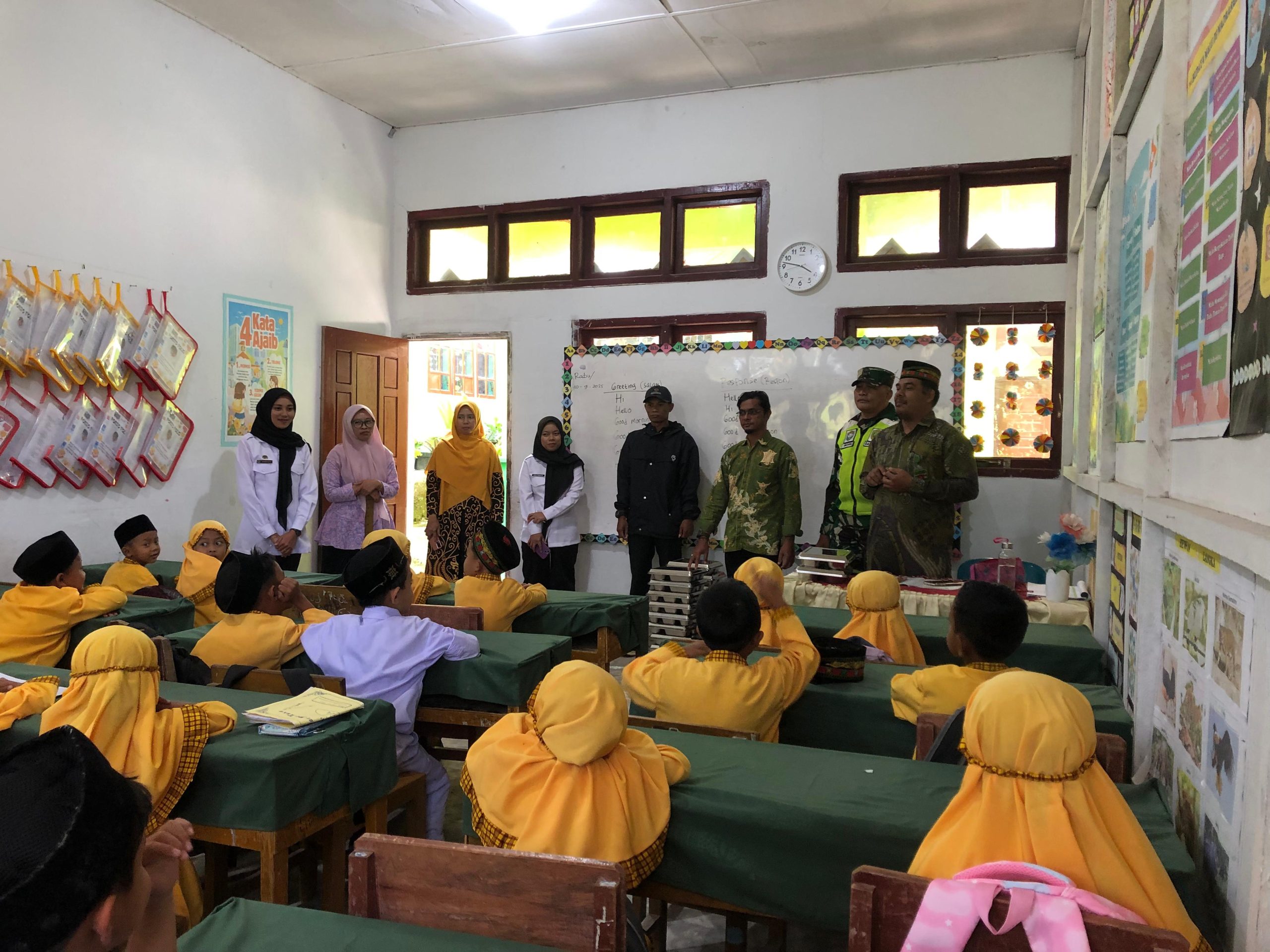 Pantau Kegiatan MBG, Babinsa Bersama Dinas Terkait Sambangi SDN Suka Damai