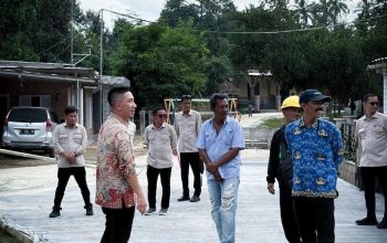Bupati Lebak Tinjau Pengecoran Jalan di Desa Banjarsari