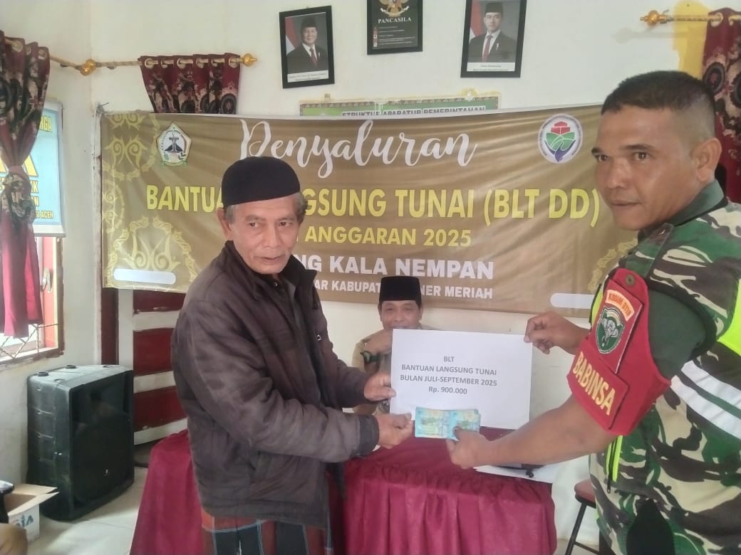 Babinsa Hadiri Dan Kawal Penyaluran BLT DD Di Desa