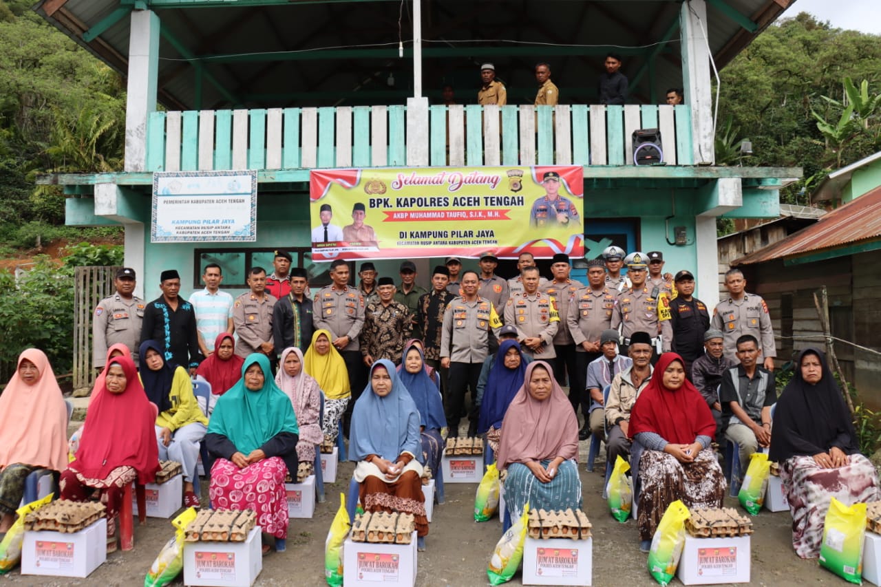 Jumat Berkah Polres Aceh Tengah Berbagi Dengan Warga Pilar Jaya 20 Paket Sembako Dan Tali Asih Diterima