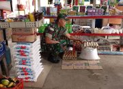 Turun Langsung Ke Toko-toko Sembako, Anggota Koramil 04/PRG Monitoring Harga Kebutuhan Pokok Masyarakat