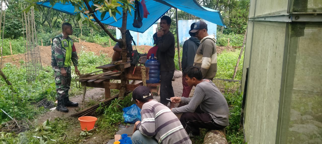 Babinsa Pantau Pembangunan Koperasi Merah Putih di Wilayah Binaan