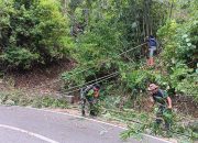 Babinsa Dengan Masyarakat Potong Bambu Babinsa Dengan Masyarakat Potong Bambu