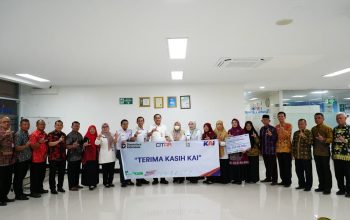 KAI Divre IV Tanjungkarang Wujudkan Komitmen Sosial Lewat Bantuan Pendidikan Rp513 Juta di Lampung KAI Divre IV Tanjungkarang Wujudkan Komitmen Sosial Lewat Bantuan Pendidikan Rp513 Juta di Lampung
