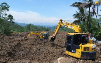 Kementerian PU Perbaiki Jalur Logistik dan Salurkan Bantuan untuk Pengungsi Banjarnegara Kementerian PU Perbaiki Jalur Logistik dan Salurkan Bantuan untuk Pengungsi Banjarnegara
