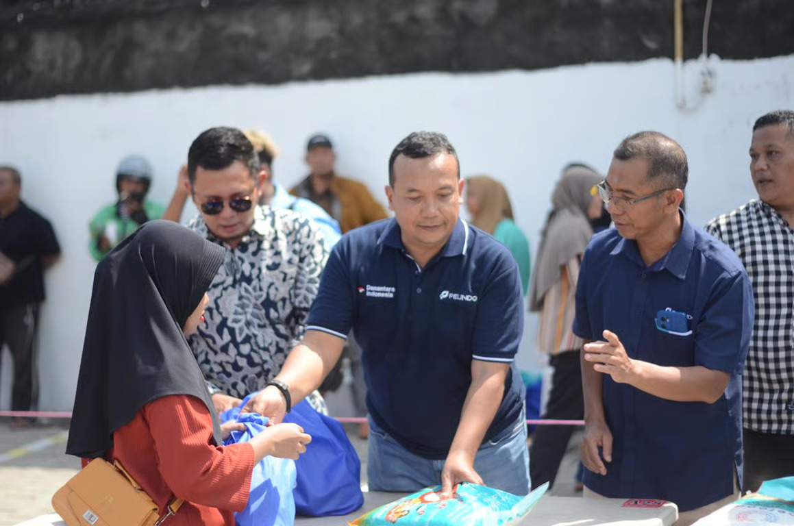 Pelindo Multi Terminal Bagi 1.000 Paket Sembako ke Warga dan Ojol di Medan