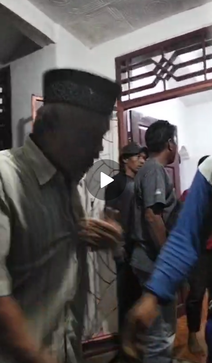Merasa Risih Saat Di konfirmasi Bapak Dari Rahayu Pemilik Kios Pupuk Sudi Makmur Ancam ,Marah Ke Awak Media Dan Panggil Warga