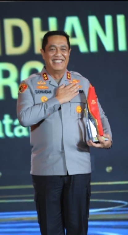 Filosopi Djuhandani, Diganjar Penghargaan Bergengsi CNN Indonesia Awards 2025*
