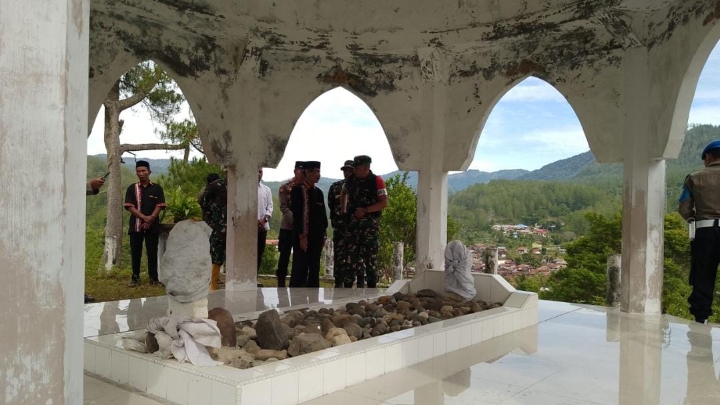 Satgas TMMD Reguler ke-126 Kodim 0106/Aceh Tengah Lakukan Pembersihan Makam Datu Merah Mege