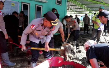Polres Aceh Tengah Bersama Sat Brimob Polda Aceh dan GMNI Gotong Royong Pulihkan Fasilitas Layanan Kesehatan