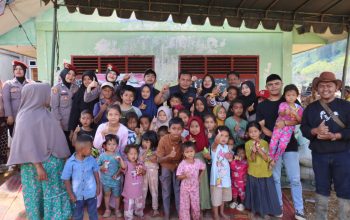 Polres Aceh Tengah Bersama Aliansi Mahasiswa Takengon–Bener Meriah Salurkan Bantuan dan Hibur Warga Terdampak Bencana