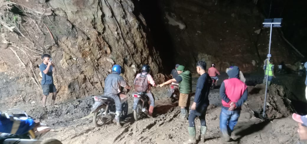 Akses Jalan Umah Besi Masih Diberlakukan Sistem Buka–Tutup