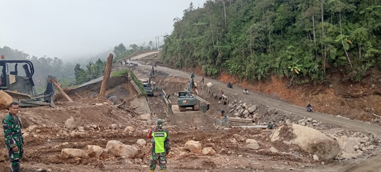 Pengerjaan Jembatan Bailey Di Wih Pase Lintas Eks KKA Capai 35 Persen