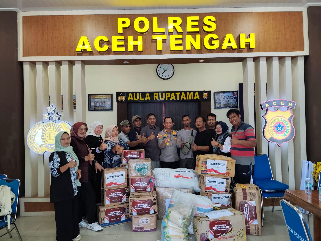 Kapolres Distribusikan Bantuan Wakapolri dan Kadiv Propam untuk Warga Aceh Tengah Terdampak Bencana