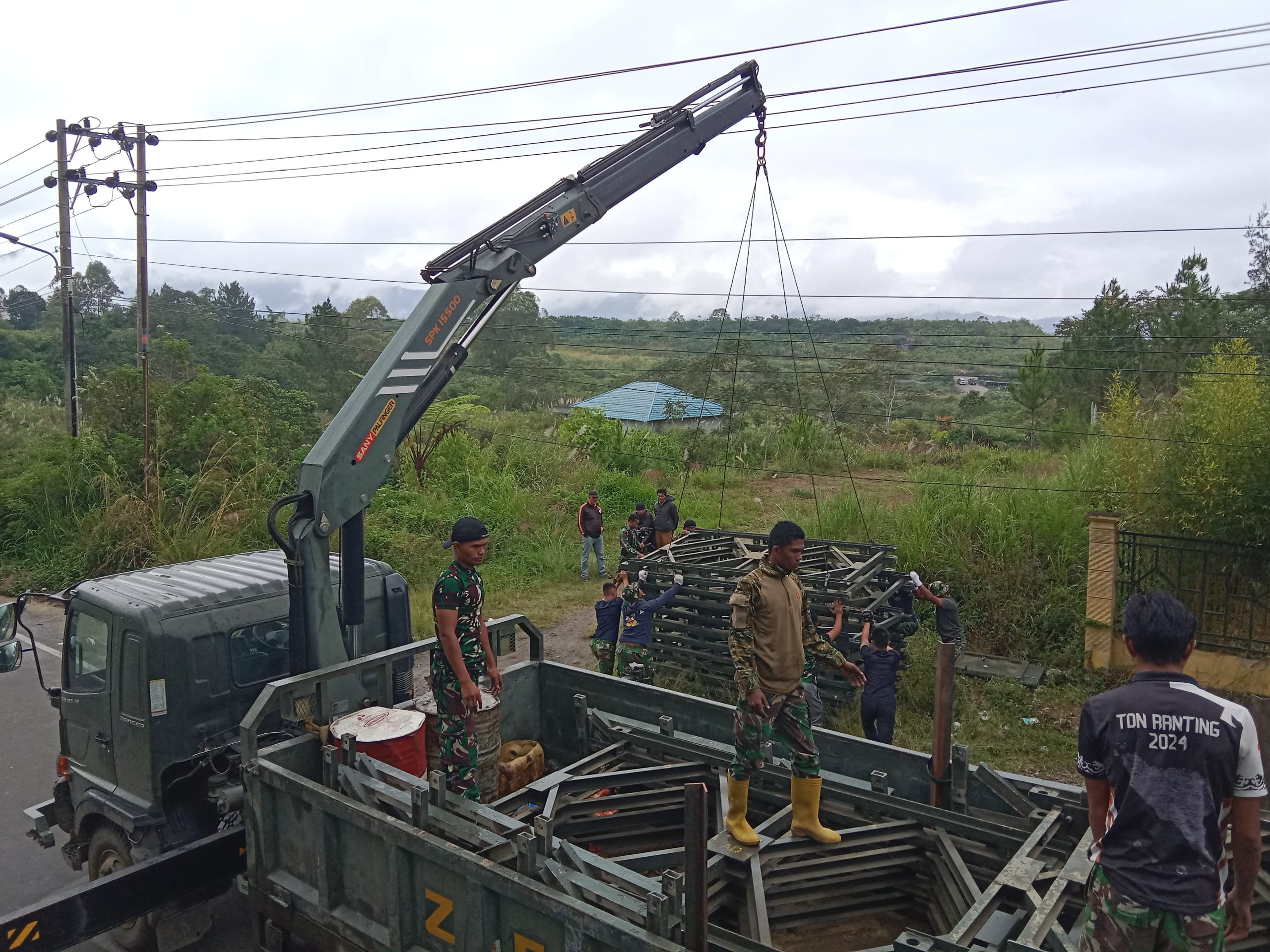 Setibanya Jembatan Bailey Di Jembatan Yonif 114/SM, Satgas Gulbencal Yonzipur 16 Laksanakan Pembongkaran Peralatan