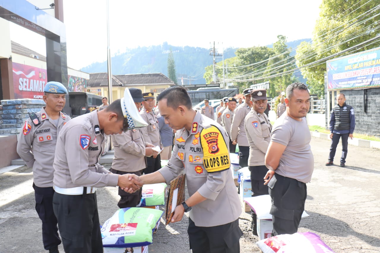 Kapolres Salurkan Bantuan dan Tali Asih Bapak Kapolda Aceh untuk Personel Polres Aceh Tengah Terdampak Bencana
