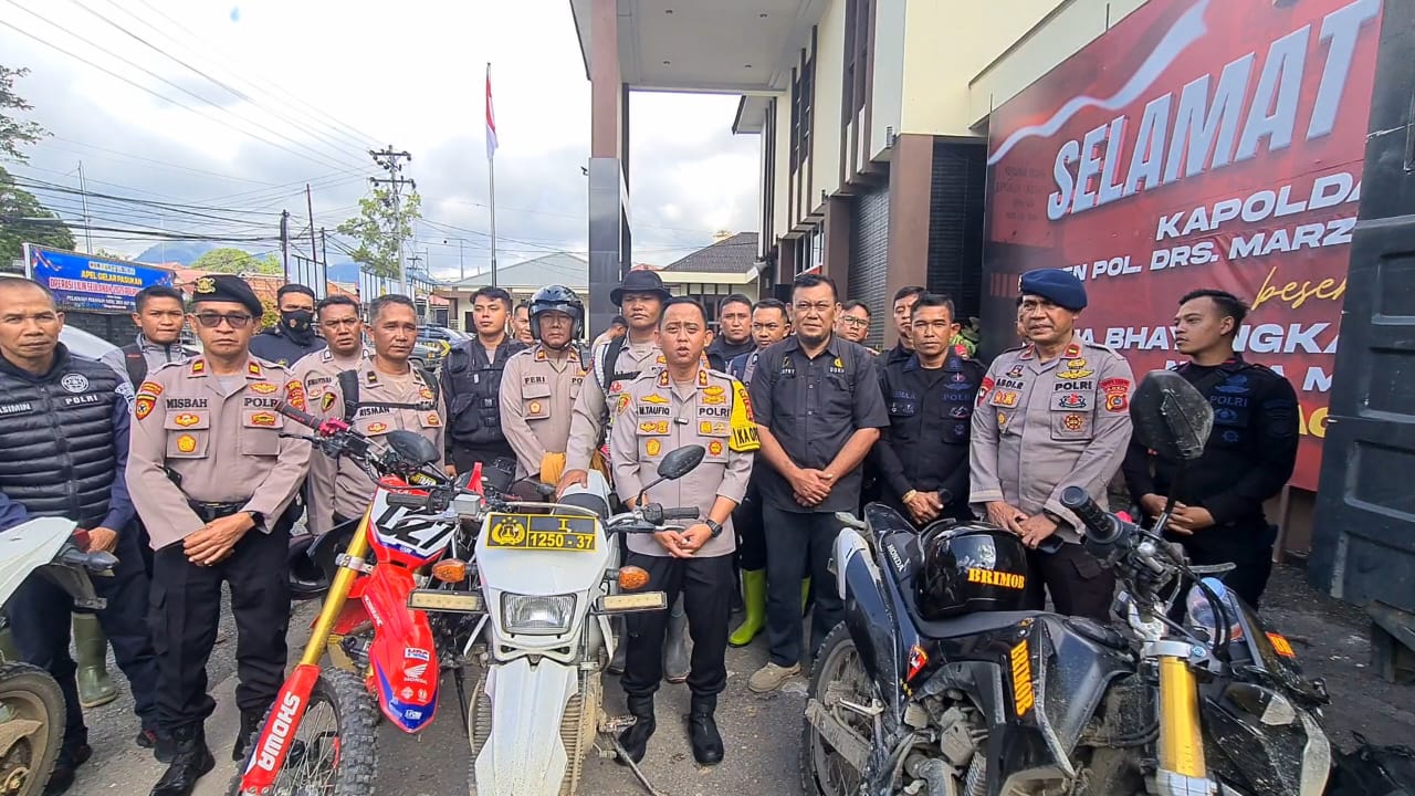 Kapolres Berangkatkan Tim Medis Polres Aceh Tengah dan BKO Brimob Berikan Layanan Kesehatan ke Warga Terisolir