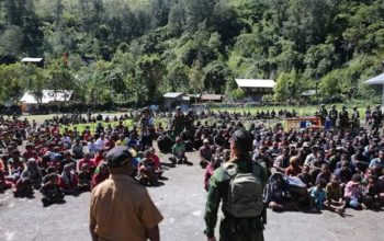 Jelang Natal, Pangkogabwilhan III Hadiri Tradisi Bakar Batu di Tanah Papua