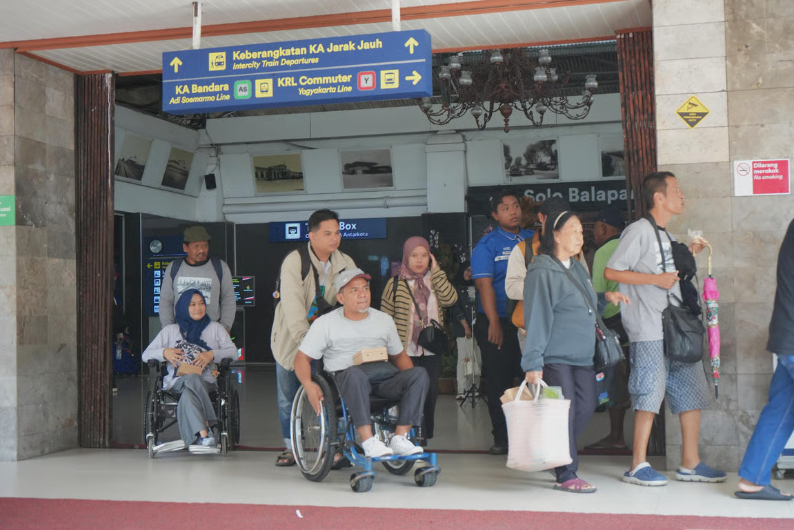 KAI Daop 6 Yogyakarta Dukung Wisata Inklusif Yayasan Rumah Difabel Indonesia dalam Peringatan Hari Disabilitas Internasional 2025 di Stasiun Solo Balapan