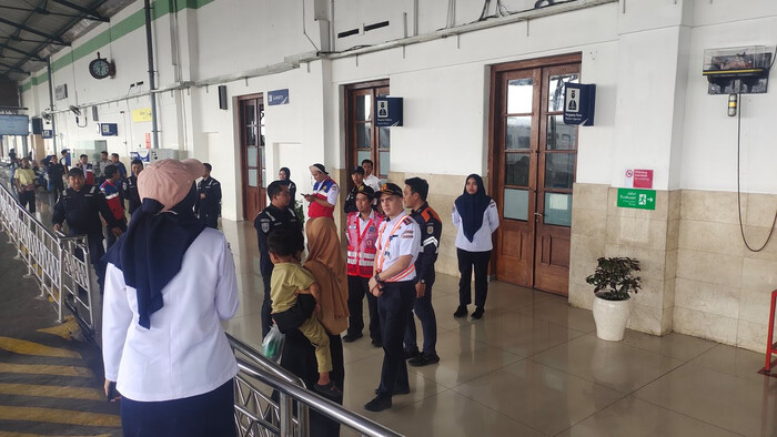 KAI Daop 7 Madiun Layani 13.210 Penumpang pada Hari Pertama Nataru 2025/2026