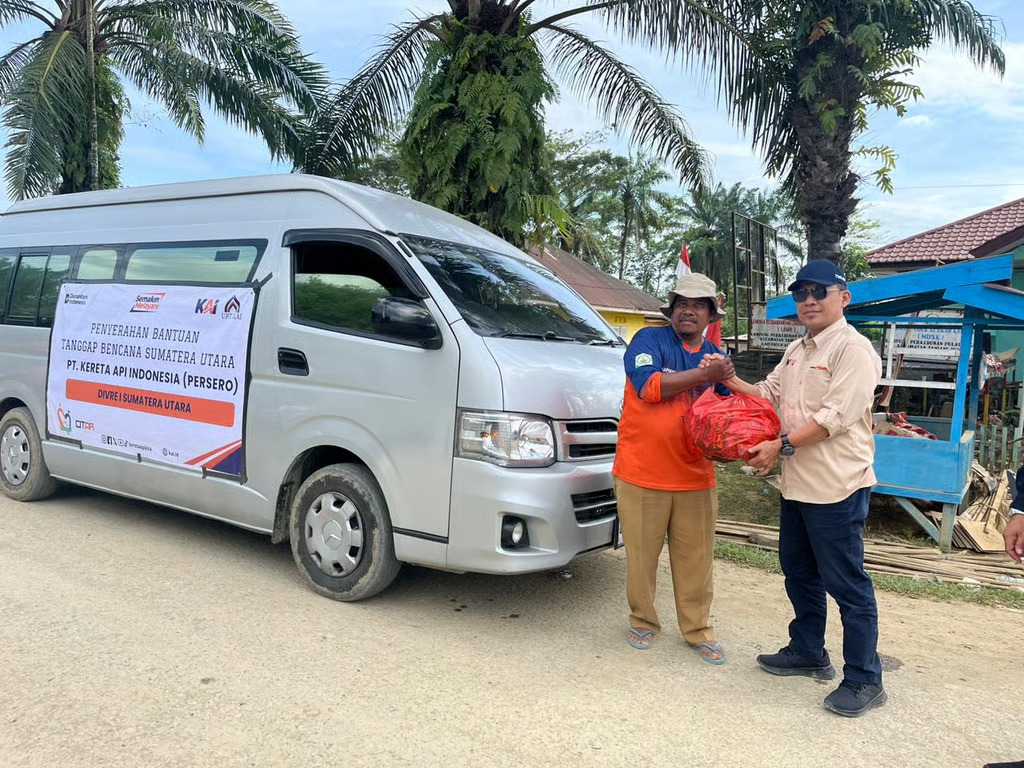 KAI Divre I Sumut Rangkul Penyintas Banjir Aceh Tamiang dan Langsa Melalui Penyaluran Bantuan 498 Paket Sembako