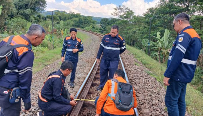 Jelang Angkutan Nataru 2025/2026, Daop 2 Bandung Intensifkan Pemeriksaan Prasarana Demi Keamanan dan Keselamatan Perjalanan Kereta Api
