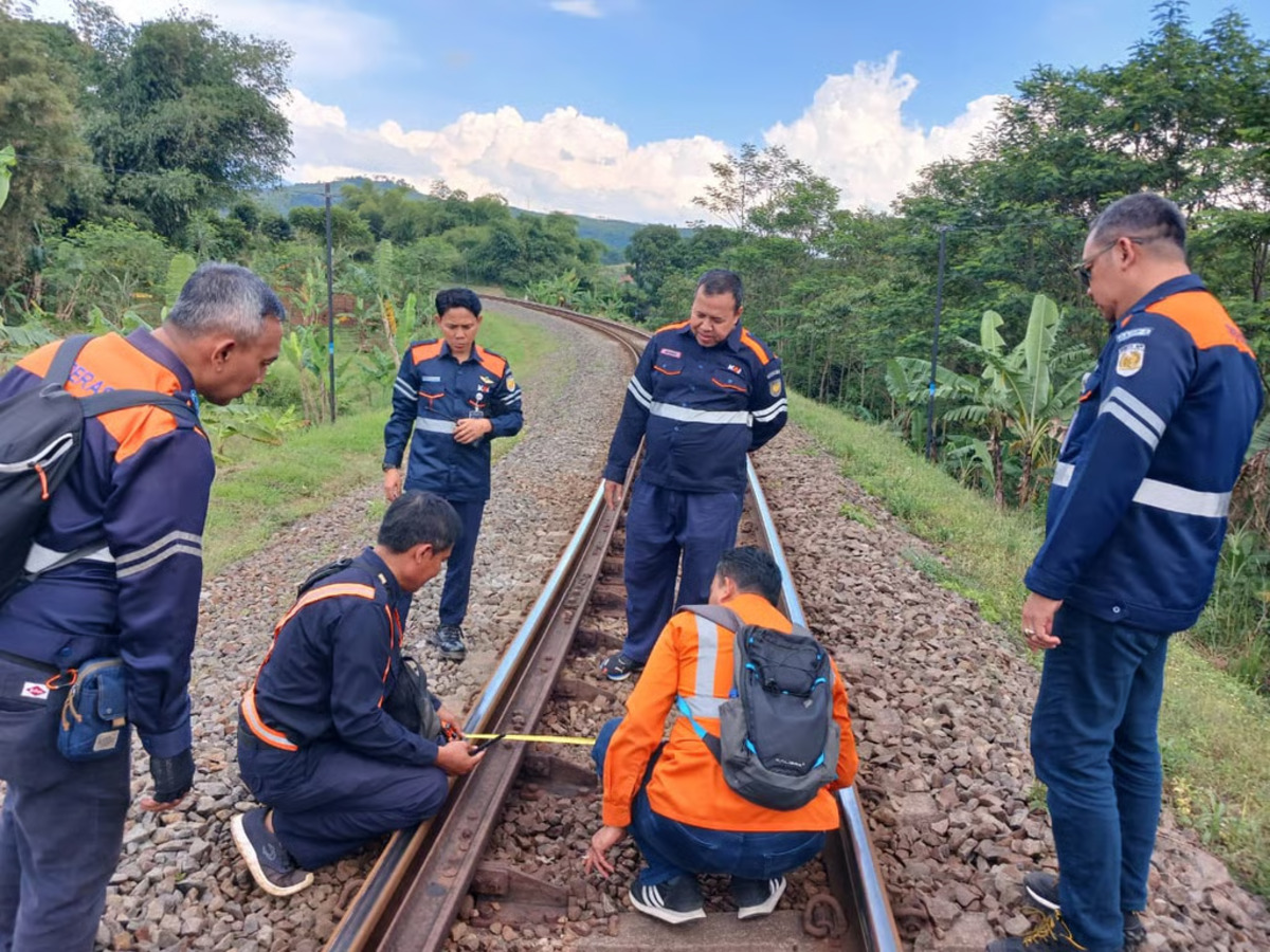 Jelang Angkutan Nataru 2025/2026, Daop 2 Bandung Intensifkan Pemeriksaan Prasarana Demi Keamanan dan Keselamatan Perjalanan Kereta Api