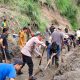 Polri Hadir Bersama Rakyat Gotong Royong Serentak dan Respons Cepat Pulihkan Akses Jalan Pascabencana di Aceh Tengah