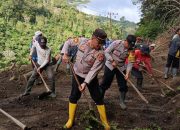 Polisi Kompak Sinergi Bersama Masyarakat Pulihkan Akses Jalan Pascabencana Tanah Longsor di Atu Gajah Aceh Tengah
